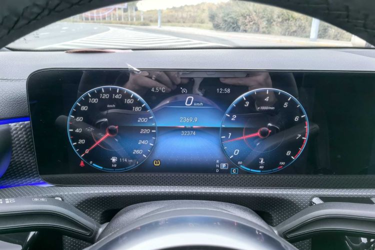 奔驰A级 2022款 改款二 A 200 L 运动轿车时尚型中控内饰15