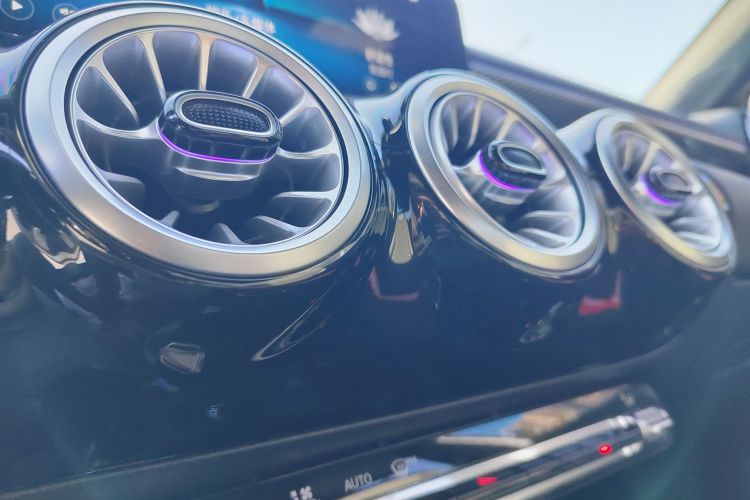 奔驰A级 2022款 A 200 L 运动轿车时尚型中控内饰7004