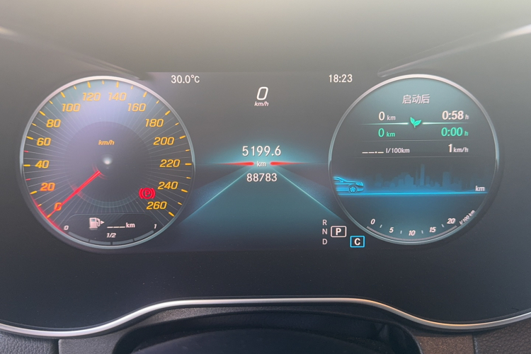 奔驰C级 2019款 改款 C 260 L 运动版中控内饰15