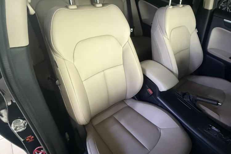 奔腾B70 2014款 2.0L 自动豪华型局部细节41