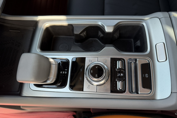 北京越野 北京BJ40 2024款 2.0T 全新城市猎人版 侠客型中控内饰7007