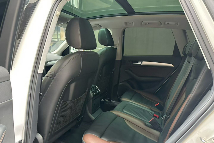 奥迪Q5 2018款 典藏版 40 TFSI 技术型中控内饰7005