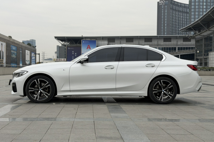 宝马3系 2022款 325i M运动套装车身外观6004