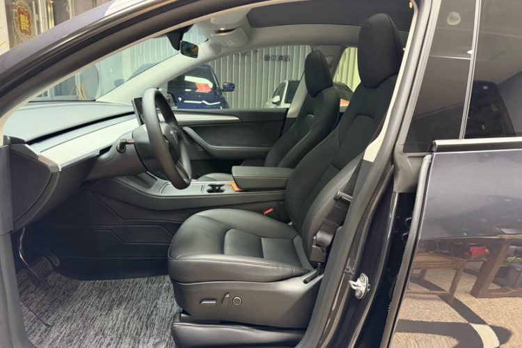 特斯拉 Model Y 2024款 后轮驱动版中控内饰7005