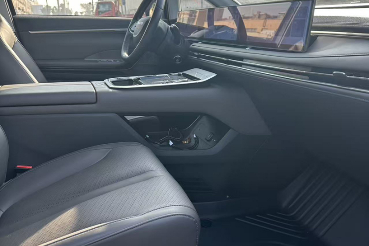 上汽大通MAXUS 大通G70 2024款 2.0T 自动旗舰版 7座中控内饰7002