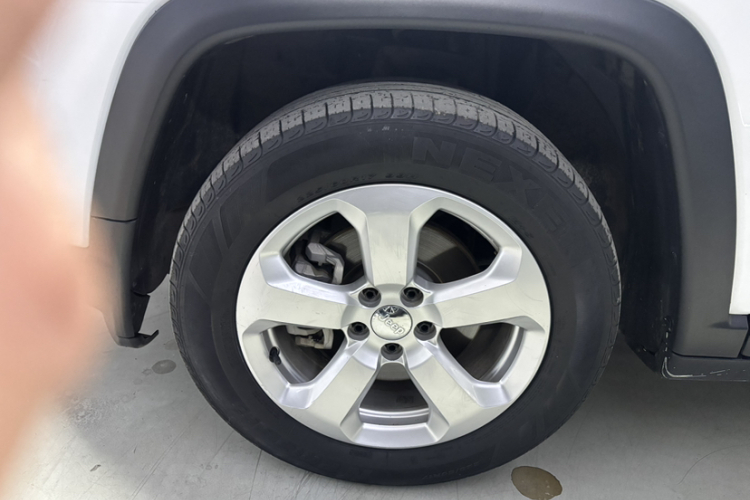 Jeep 指南者 2020款 220T 自动领先版车身外观6007