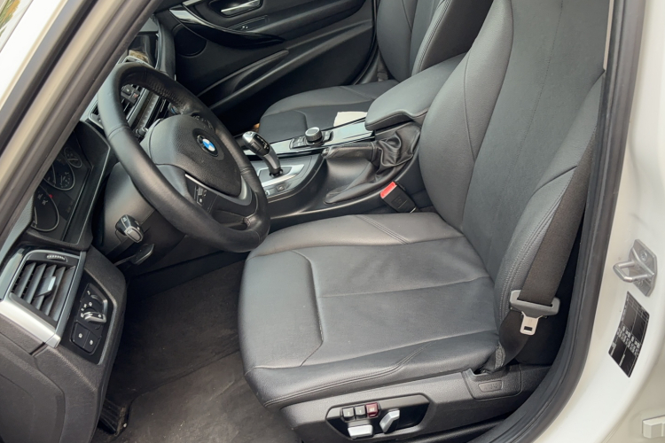 宝马3系 2017款 318i 时尚型局部细节19