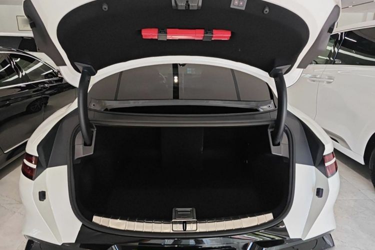 腾势Z9 2024款 1100km 四驱Max版中控内饰7011