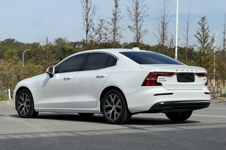 沃尔沃S60 2024款 B4 智逸豪华版车身外观6006