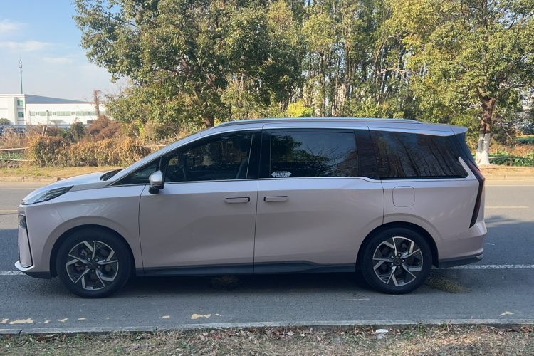 上汽大通MAXUS 大通G70 2024款 2.0T 自动旗舰版 7座车身外观6004