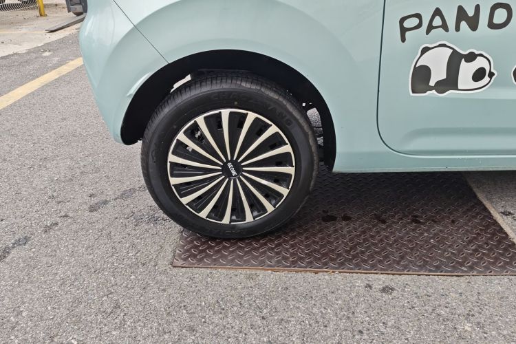 吉利银河 2023款 熊猫mini 200km 灵动熊车身外观6007