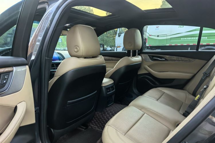 凯迪拉克CT5 2022款 28T 尊贵型中控内饰7004