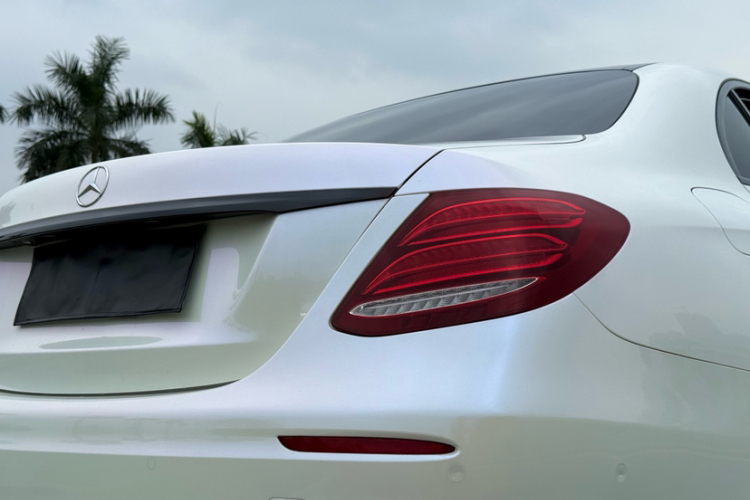 奔驰E级 2017款 E 200 运动型车身外观6005