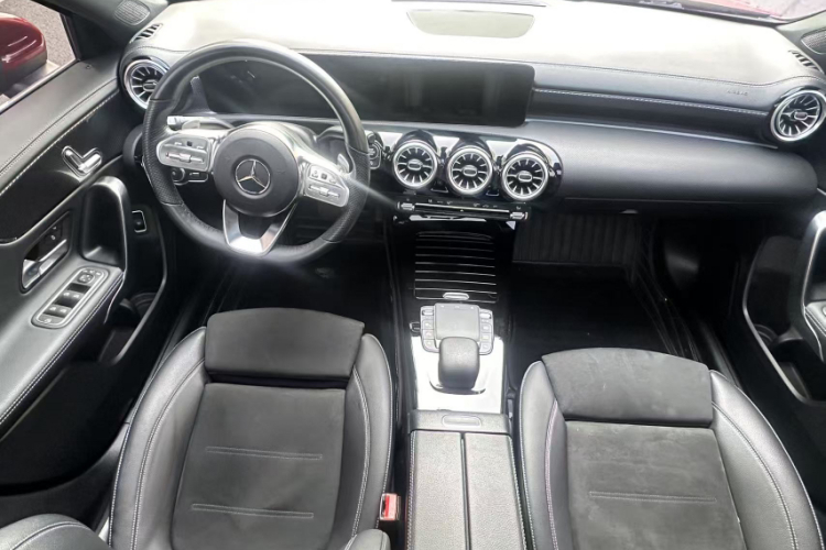 奔驰A级 2021款 A 200 L 运动轿车时尚型中控内饰7004