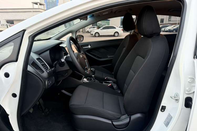 起亚K3 2016款 1.6L 手动GL中控内饰7003