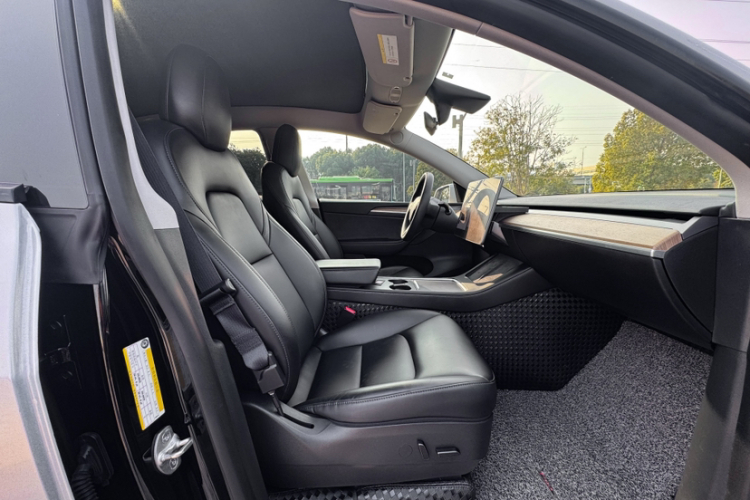 特斯拉 Model Y 2021款 标准续航后驱版局部细节41