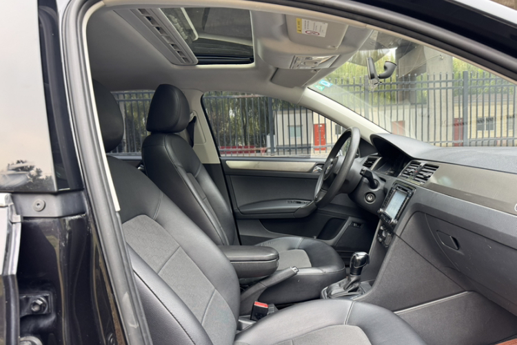 大众 桑塔纳 2015款 1.6L 自动舒适版中控内饰7005