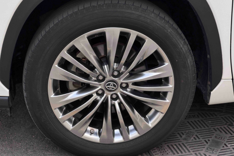 丰田 汉兰达 2022款 双擎 2.5L 两驱尊贵版 7座车身外观6003