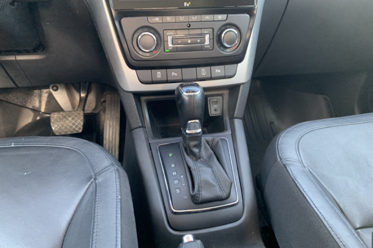 斯柯达 Yeti 2014款 1.4TSI DSG极地版中控内饰7004