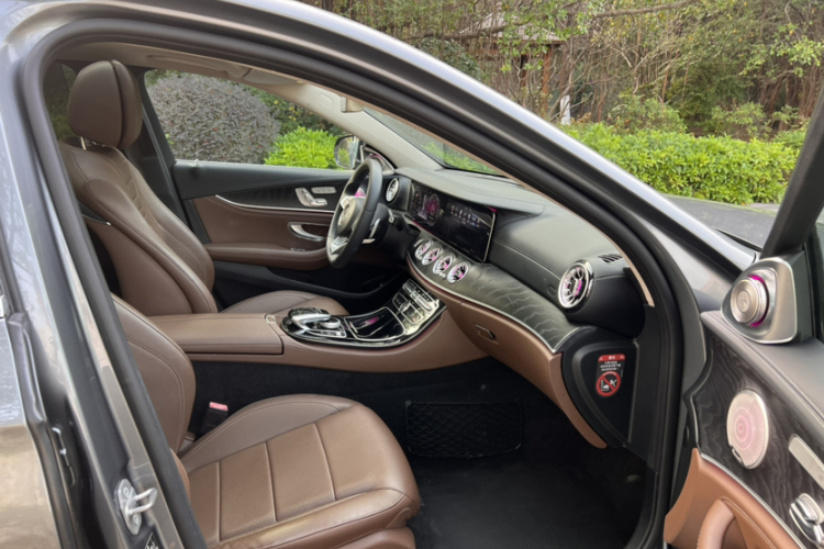 奔驰E级 2016款 E 300 L 运动豪华型局部细节41