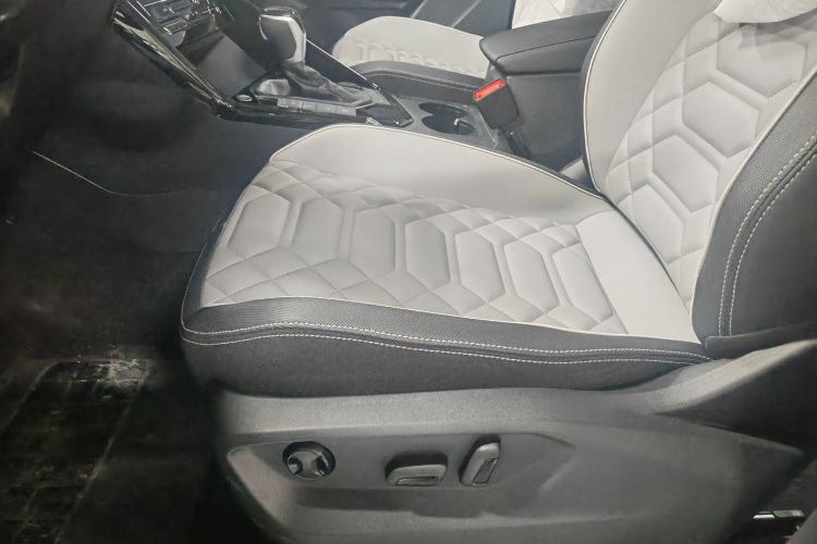 大众 探岳 2026款 3000万辆甄选款 300TSI中控内饰7003