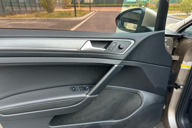 大众 高尔夫 2016款 230TSI 自动豪华型中控内饰7005