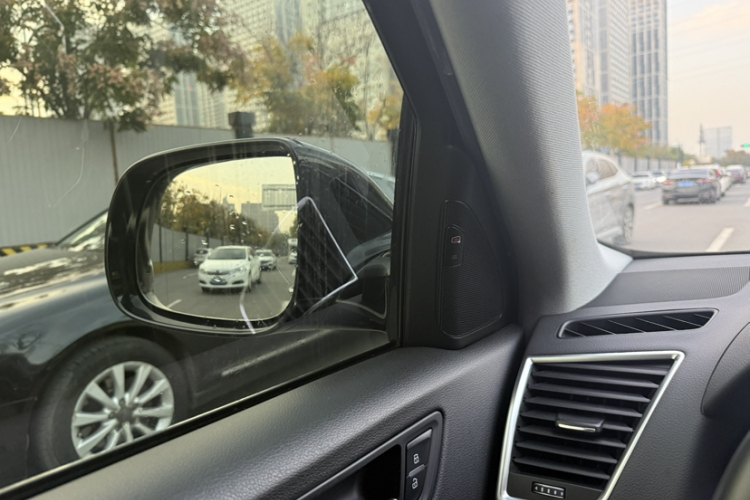 奥迪Q5 2017款 Plus 40 TFSI 技术型中控内饰7003