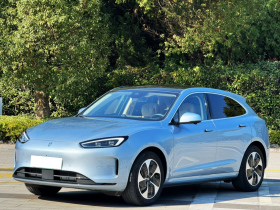 鸿蒙智行 问界M5 2022款 纯电后驱标准版