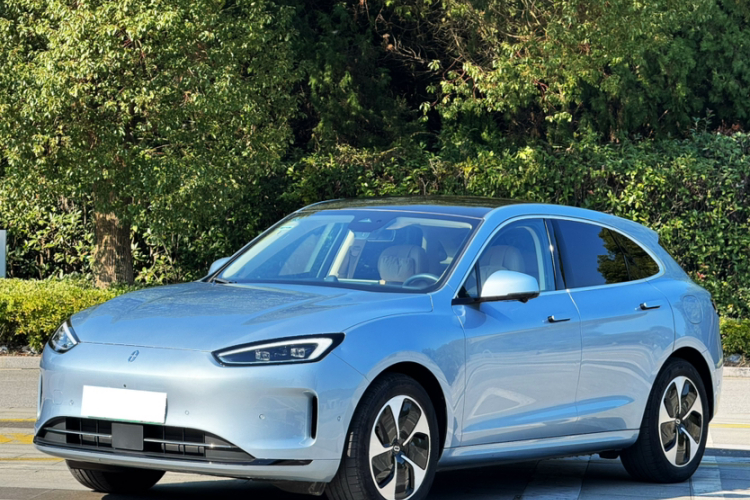 鸿蒙智行 问界M5 2022款 纯电后驱标准版车身外观1