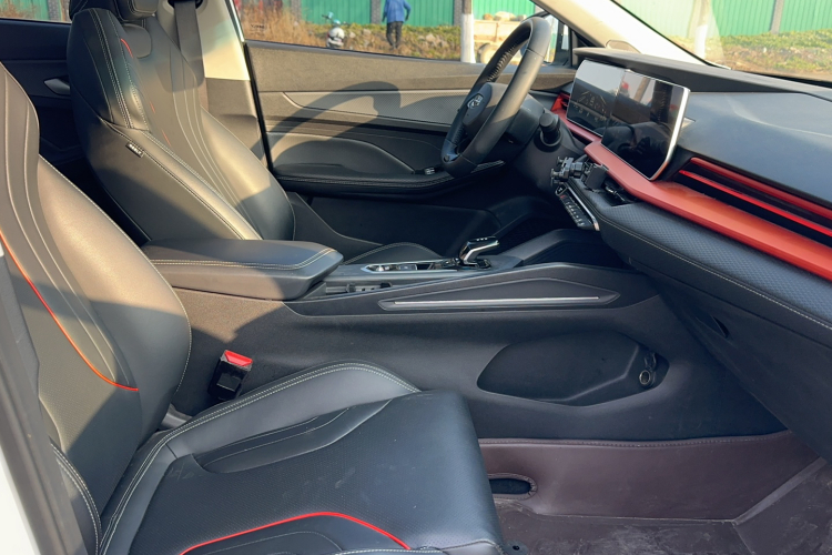 吉利汽车 2022款 缤瑞COOL 1.5T DCT风驰版中控内饰7005