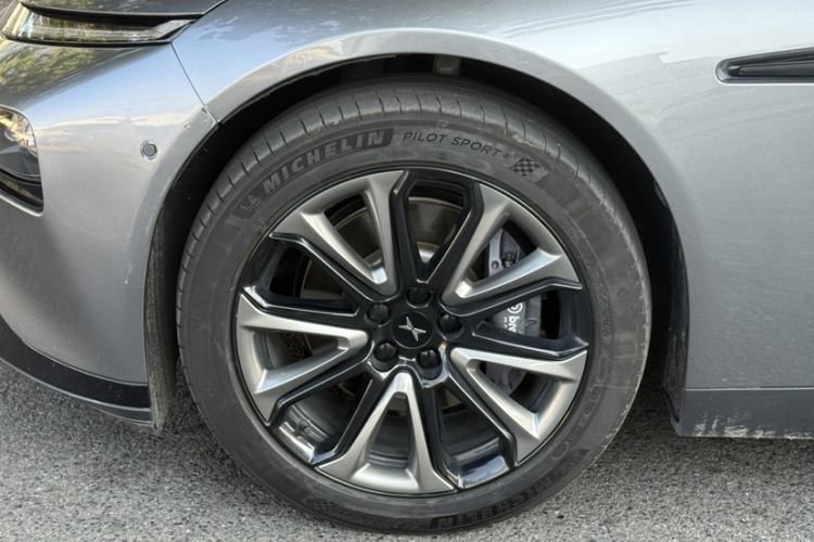 小鹏P7 2022款 480E+车身外观6001