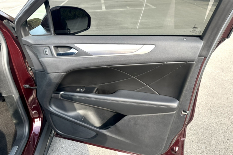 林肯MKC 2019款 2.0T 两驱尊享版 国VI中控内饰7005