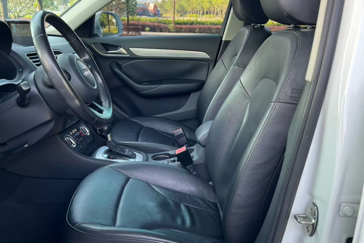 奥迪Q3 2015款 30 TFSI 舒适型中控内饰7001