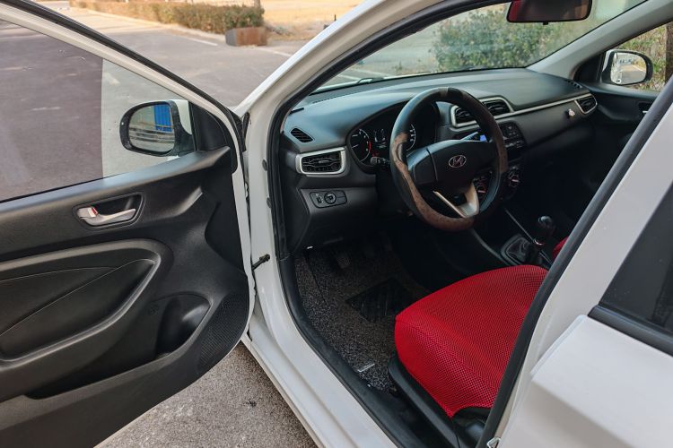 现代 瑞纳 2017款 1.4L 手动焕新版 国VI中控内饰7001