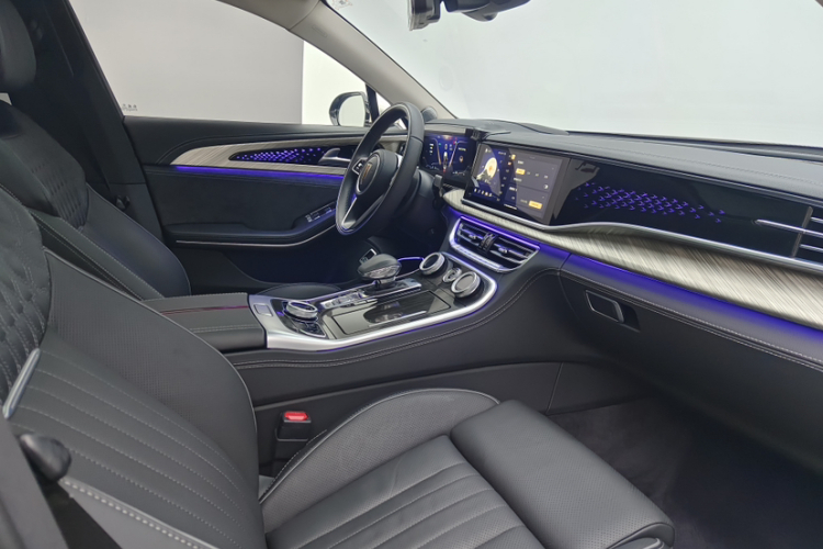 红旗H9 2022款 2.0T 智联旗畅版中控内饰7004