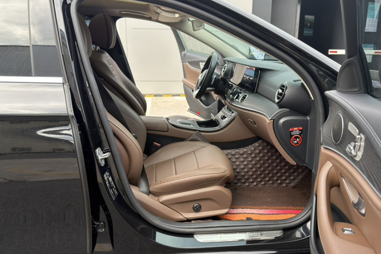 奔驰E级 2020款 改款 E 300 L 运动时尚型局部细节41