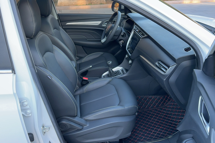 荣威RX3 2018款 1.6L 手动旗舰版中控内饰7001