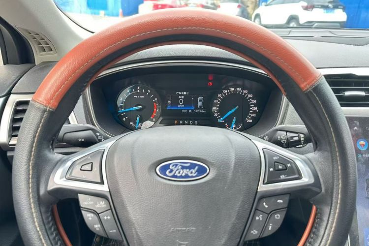 福特 蒙迪欧 2020款 EcoBoost 180 时尚型中控内饰15