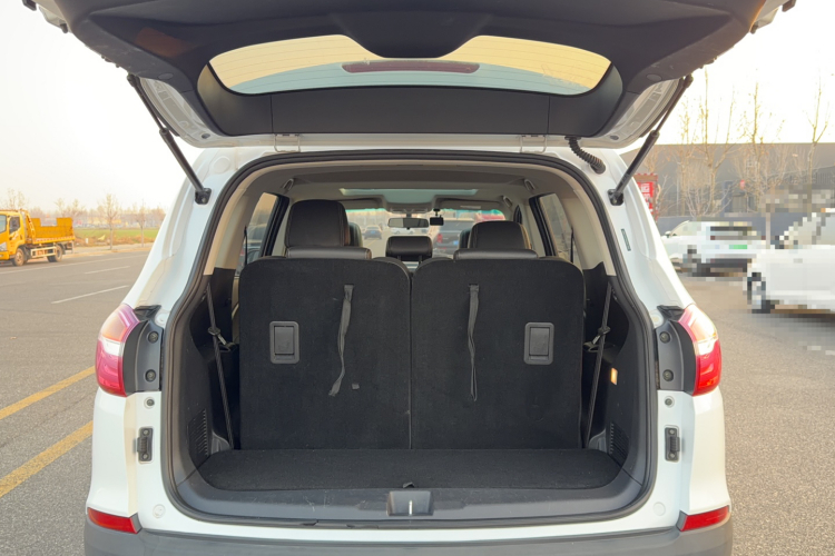 SWM斯威汽车 SWM斯威X7 2016款 1.5T 手动豪华型 7座局部细节23