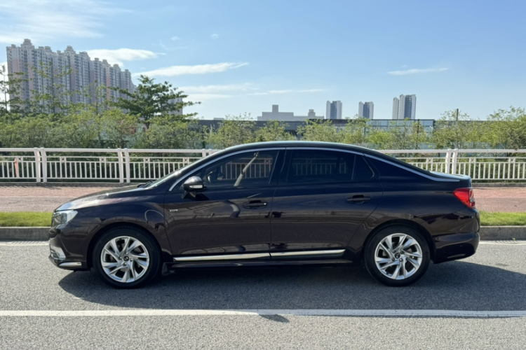 DS 5LS 2015款 1.6T 舒适版THP160车身外观6002