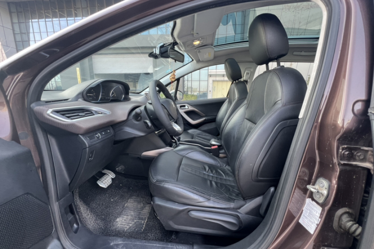 标致2008 2014款 1.6L 自动领航版中控内饰7002