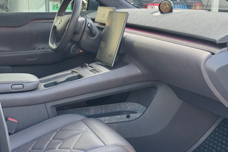 蔚来ET7 2024款 75kWh 行政签名版中控内饰7009