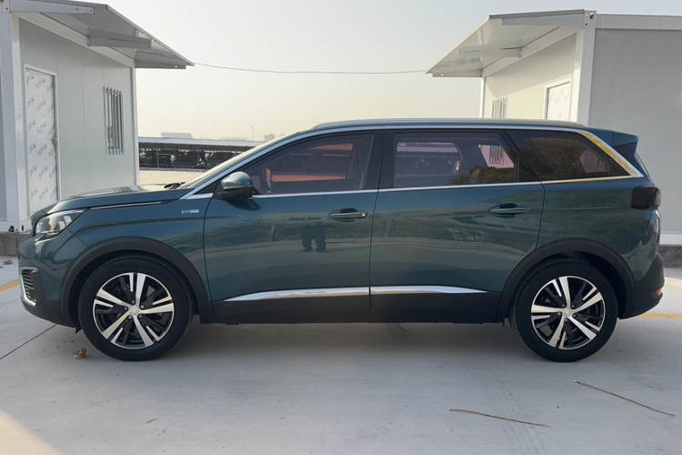 标致5008 2017款 350THP 7座精英版车身外观6004