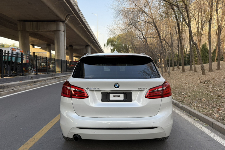 宝马2系旅行车 2016款 218i 运动设计套装车身外观6006