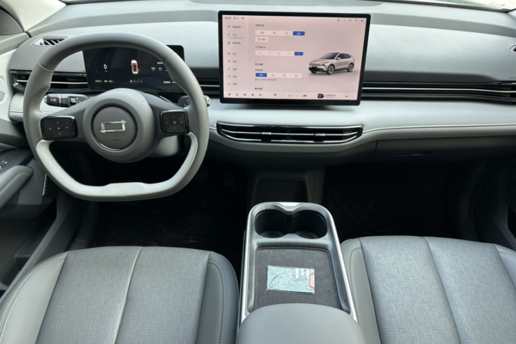 奔腾 悦意03 2025款 565km 悠享版中控内饰7006
