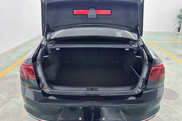 大众 迈腾 2023款 200万辆纪念版 330TSI DSG领先型中控内饰7007