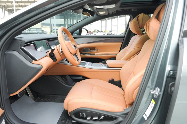 比亚迪 汉L 2025款 DM-p 四驱激光雷达旗舰型中控内饰7014