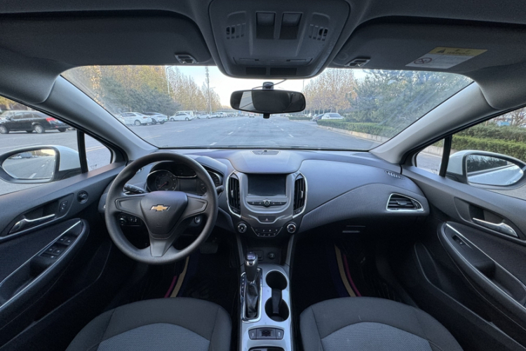 雪佛兰 科鲁兹 2018款 320 自动先锋天窗版中控内饰7003