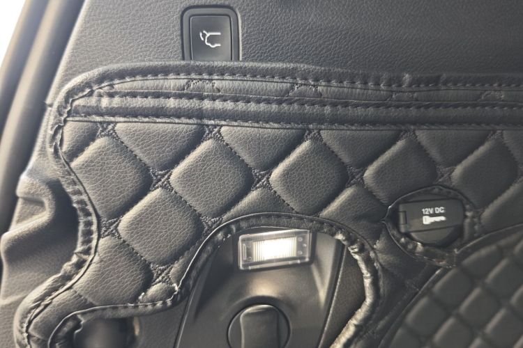 Jeep 指挥官 2018款 2.0T 两驱进享版 国V中控内饰7007