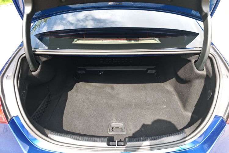 奔驰C级 2022款 改款 C 200 L 运动版局部细节23